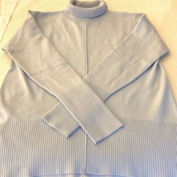 French Connection Oversized Size Small Woman’s Tunic Sweater in Powder Blue. - Picture 2 of 8